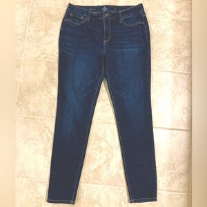 St John’s Bay Skinny Jeans Medium Wash Tummy Tuck Blue Jeans Stretch Medium Rise